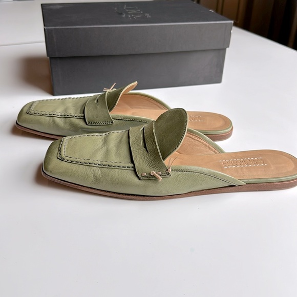 I.N.K. Pale green slides in original box - Picture 1 of 10